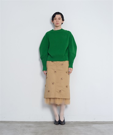 フラワー刺繍チノスカート