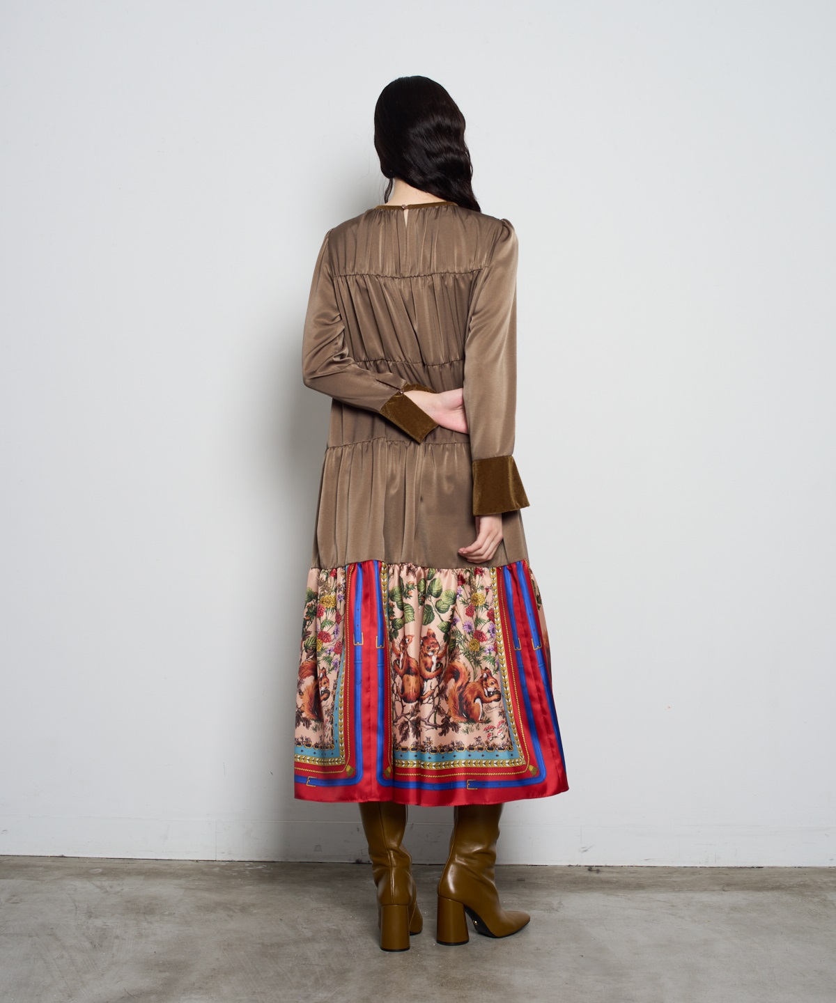 スカーフ柄ワンピース | MUVEIL Online Shop